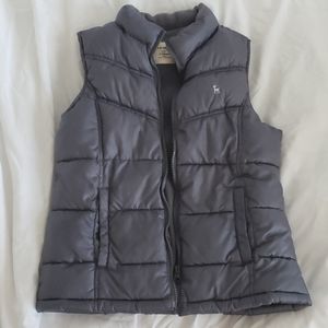 Old Navy gray puffer vest in sz XL girls